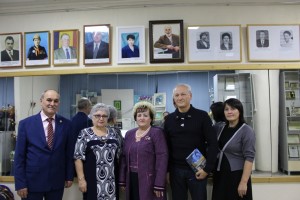 В картинной галерее проходит выставка в честь Дня учителя