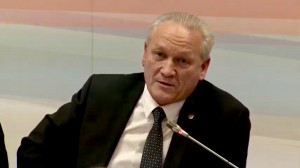 Коронавирус в Челнах: жители «забили» на самоизоляцию, предприятия - на безопасность, власти отчитываются о двукратном росте безработицы