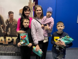 «Далини» подарила поход в кино детям челнинских военнослужащих