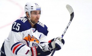 Данис Зарипов открыл выпуск клюшек собственного производства