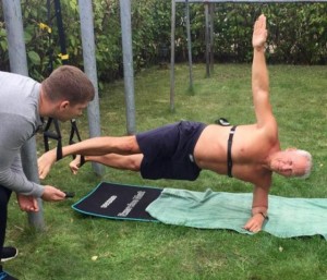 Тренер "КАМАЗ-мастера" Владимир Малясов предлагает челнинцам освоить упражнения "Морских котиков"